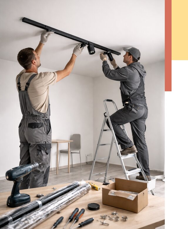 Установка трековых светильников в натяжной потолок в Королев от 4367 руб. | ОТДЕЛОЧНИК-Кор